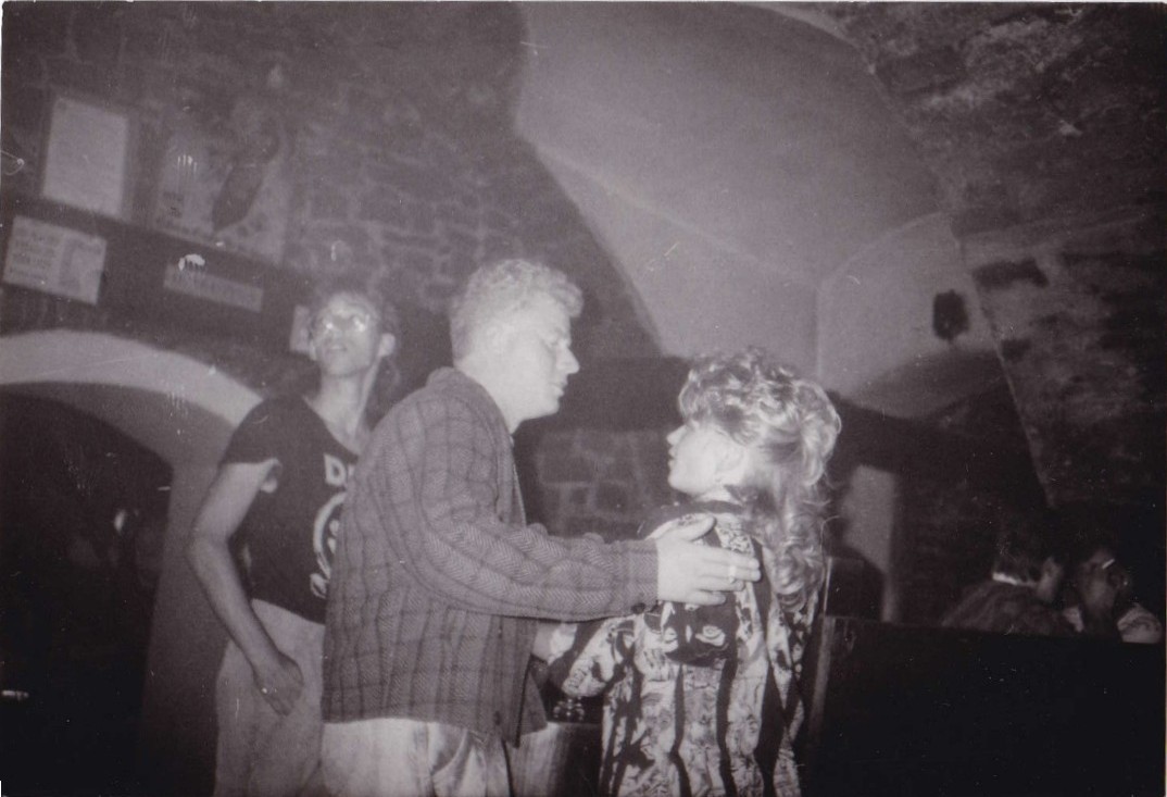 Historická fotografie z diskotéky, 1993